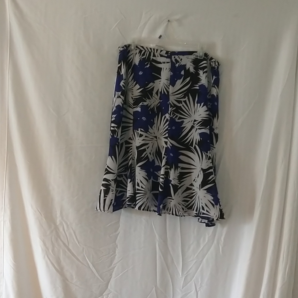 Woman skirt - Picture 2 of 3
